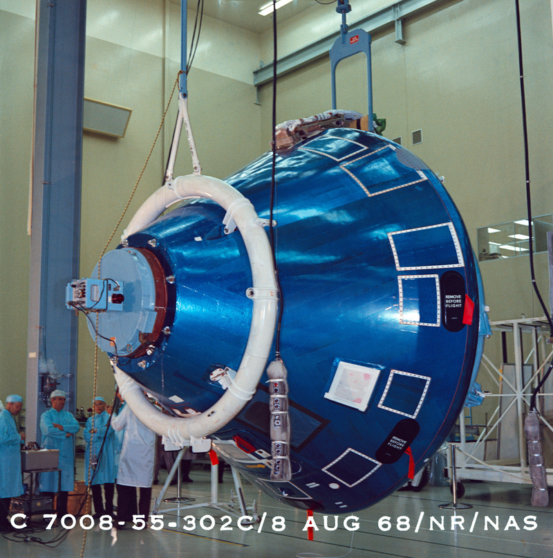 Illustration for article titled Amazing photos from NASA's vaults show how they assembled Apollo 11